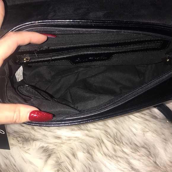 ❣️NWT❣️ black heart Crossbody - Picture 4 of 4